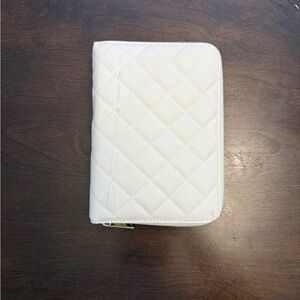 Quilted White Zip Wallet